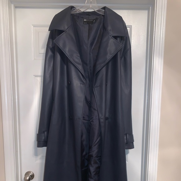 Gorgeous long leather oversized trench coat. Size 12 but fits size 14! - Picture 6 of 9